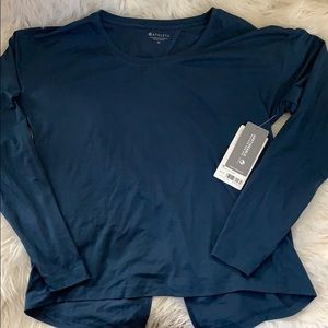 Athleta. Essence Twist Long sleeve